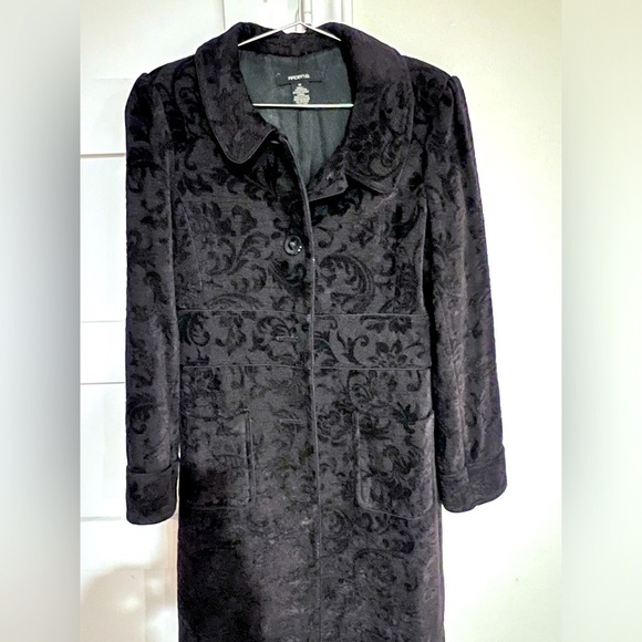 Arden B Jackets & Blazers - Women’s Arden B Long Black Peacoat with subtle floral design- size Medium